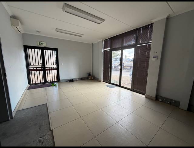 519M² WAREHOUSE TO LET IN STIKLAND INDUSTRIAL